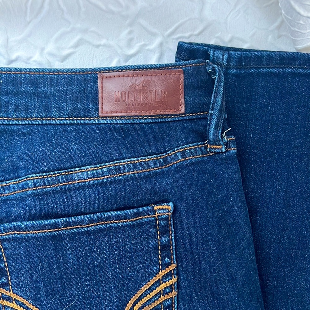 Hollister Like New Low Rise Super Skinny Size 3R